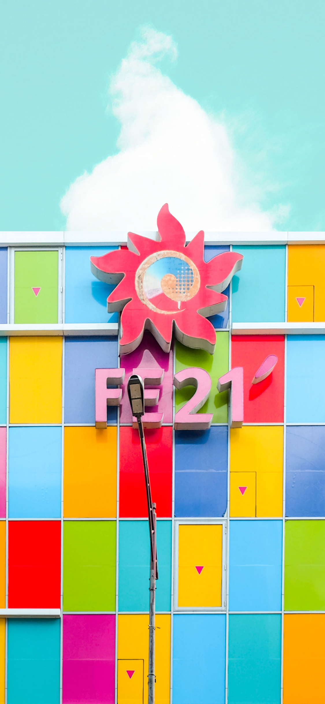 [2436×1125]建筑 高楼 色彩 标志 苹果手机壁纸图片