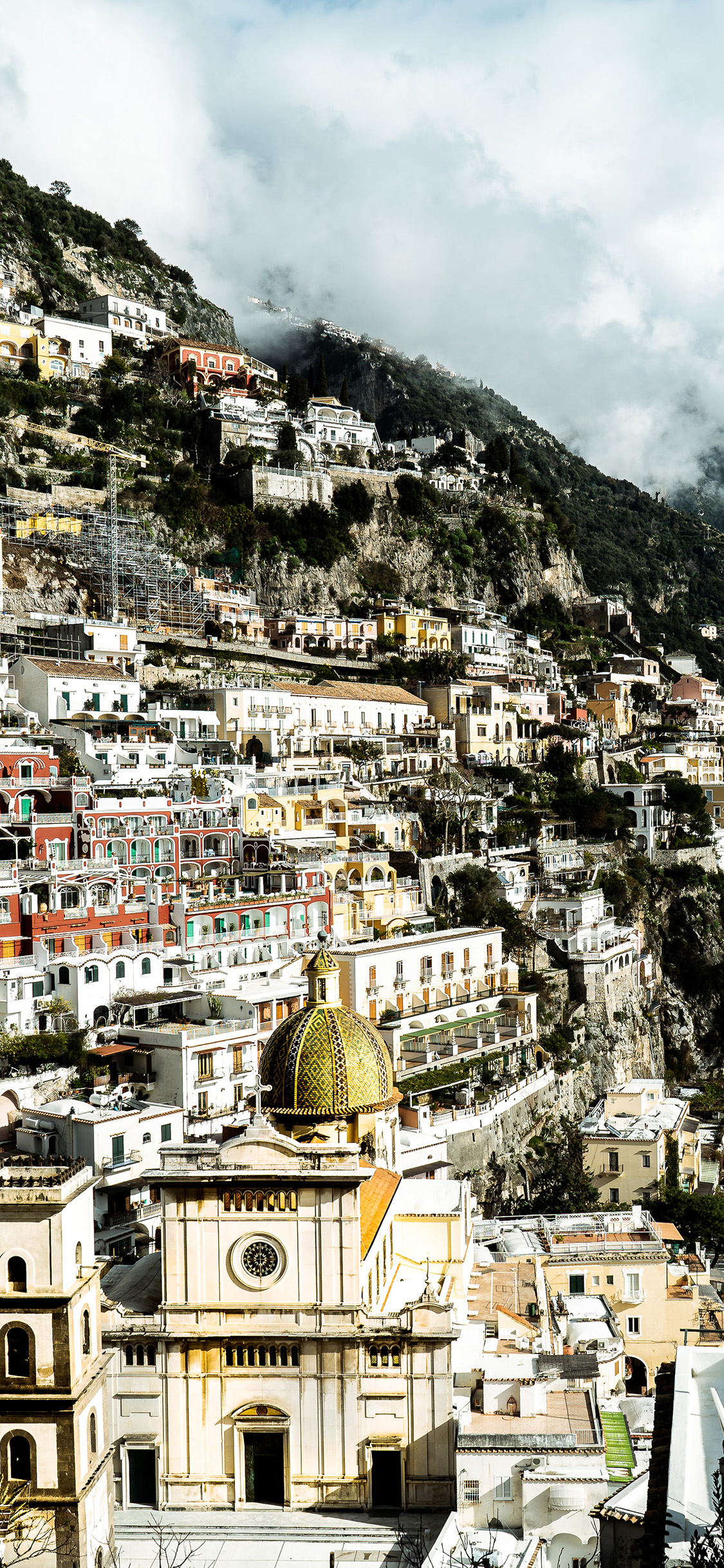 [2436×1125]异国风情 建筑 山峰 蓝天 苹果手机壁纸图片