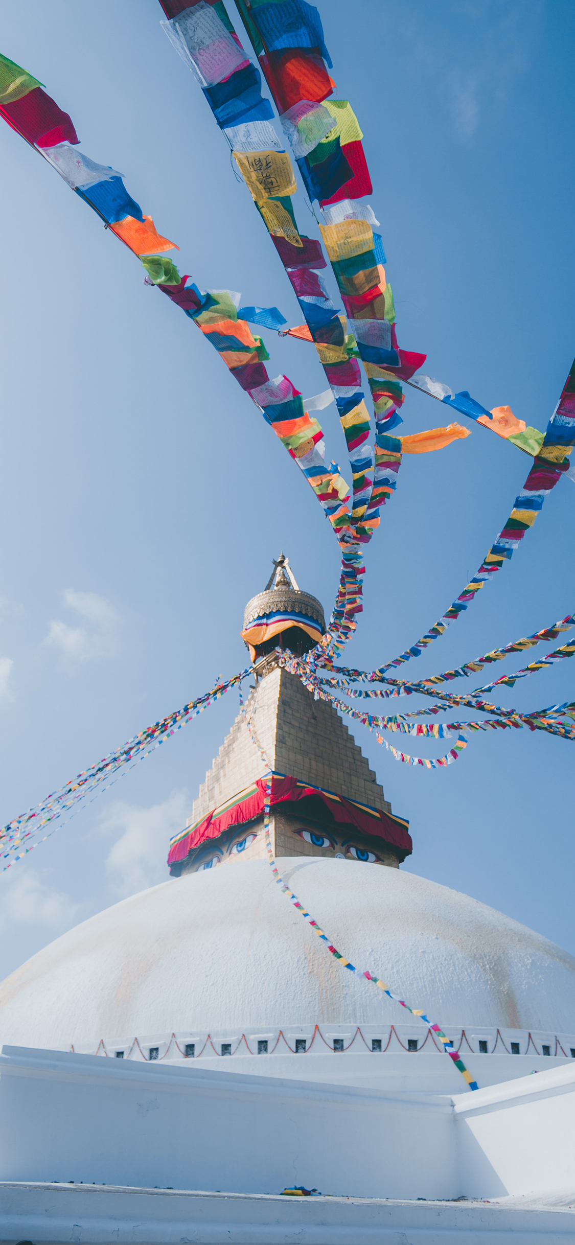 [2436×1125]异域风情 建筑 屋顶 彩旗 苹果手机壁纸图片