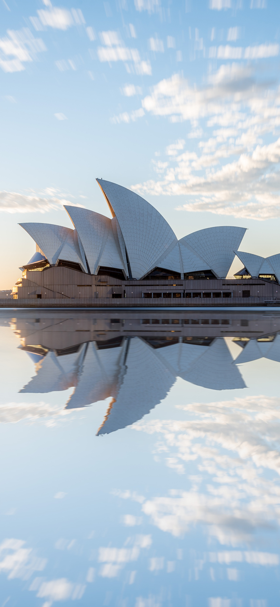 [2436×1125]悉尼歌剧院 建筑 倒影 澳洲 澳大利亚 苹果手机壁纸图片