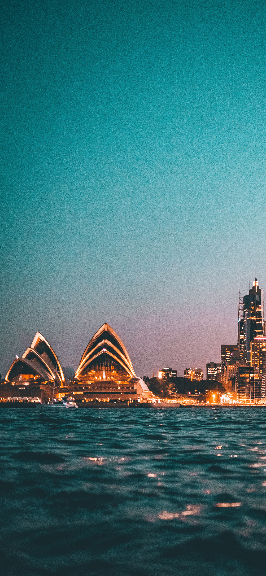 [2436×1125]悉尼歌剧院 建筑 夜晚 海面 苹果手机壁纸图片