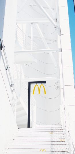 [2436x1125]招牌 麦当劳 M记 楼梯 白色 苹果手机壁纸图片