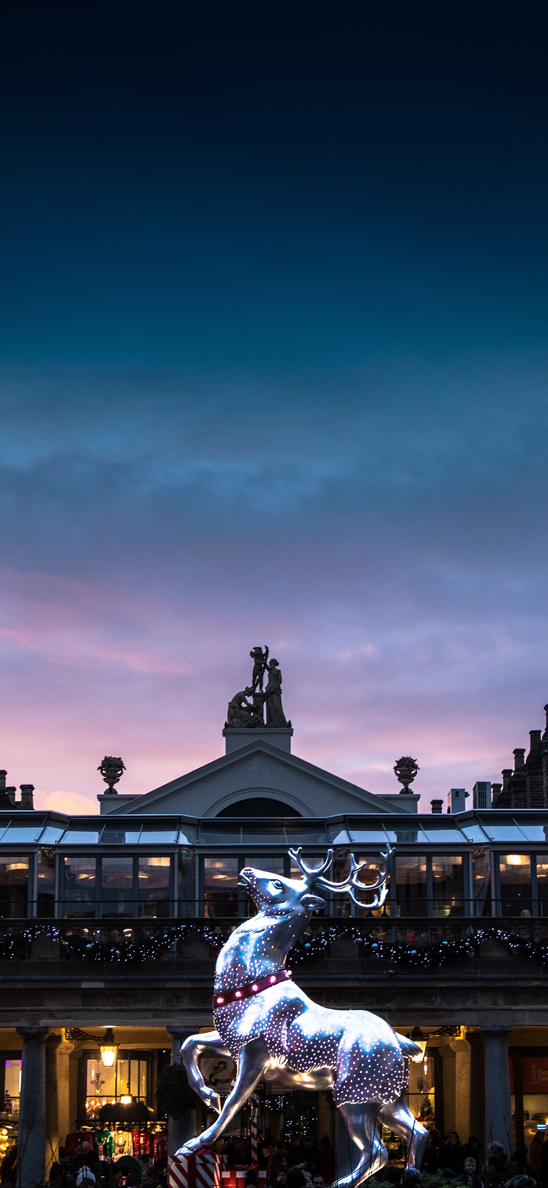 [2436×1125]摆件 装饰 小鹿 雕像 苹果手机壁纸图片
