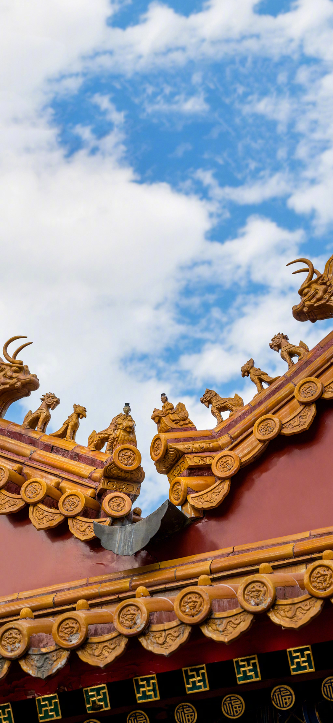 [2436×1125]故宫 建筑 屋檐 瓦片 天空 苹果手机壁纸图片