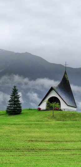 [2436x1125]教堂 山顶 云雾缭绕  建筑 草原 苹果手机壁纸图片