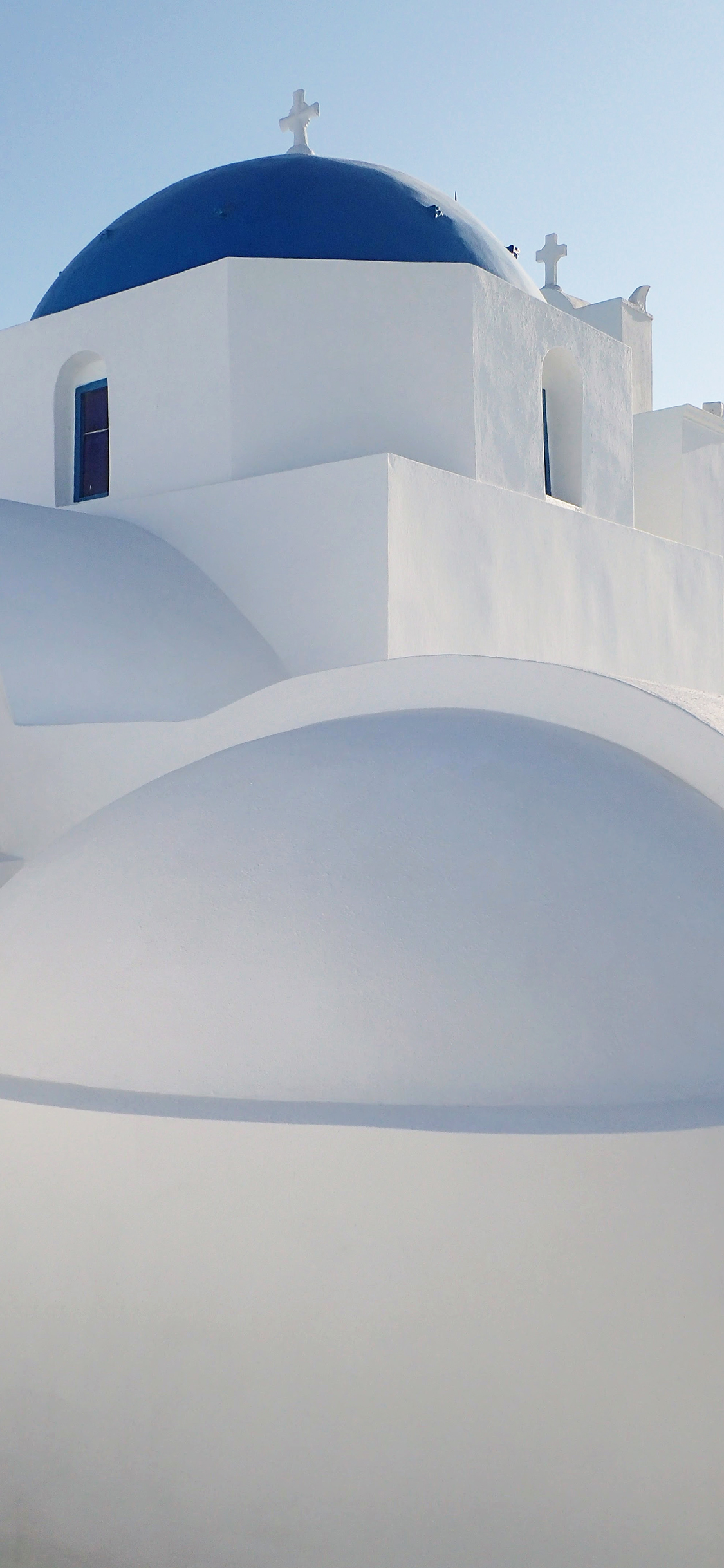 [2436×1125]教堂 蓝白 圣托里尼 十字架 希腊 爱情海 苹果手机壁纸图片