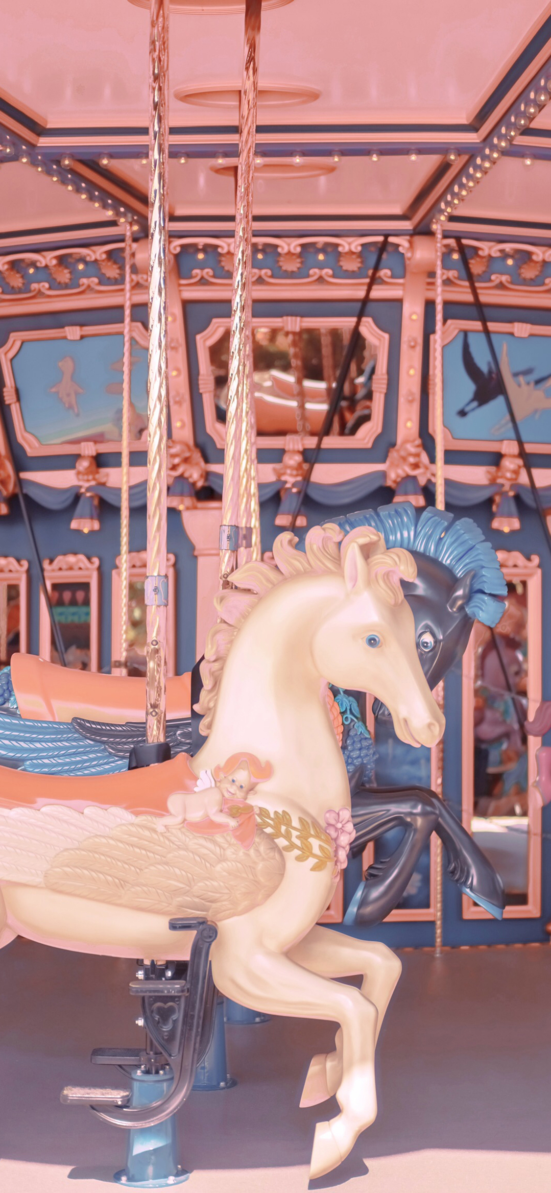 [2436×1125]旋转木马 娱乐设施 游乐场 迪士尼 苹果手机壁纸图片