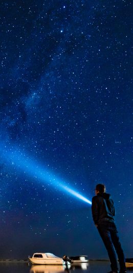 [2436x1125]星空 人物 背影 射线 苹果手机壁纸图片