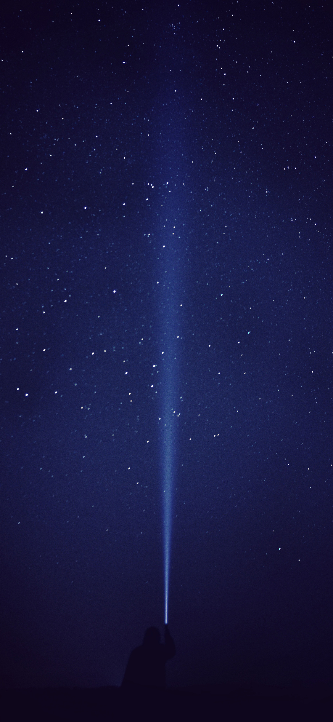 [2436×1125]星空 夜晚 璀璨 射灯 苹果手机壁纸图片