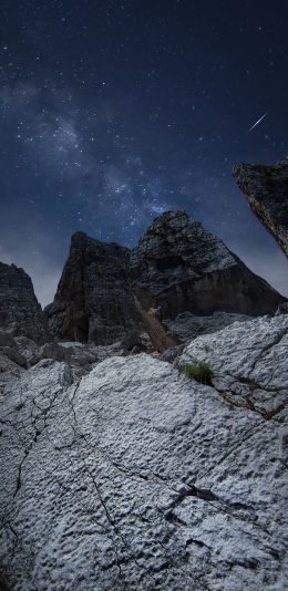 [2436x1125]星空 夜景 山峰 岩石 苹果手机壁纸图片