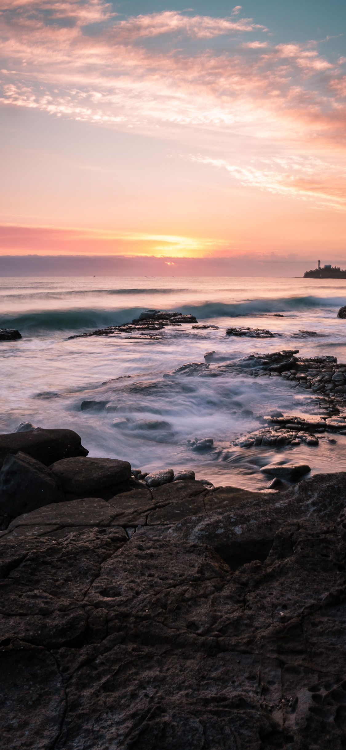 [2436×1125]晚霞 大海 浪花 海景 苹果手机壁纸图片