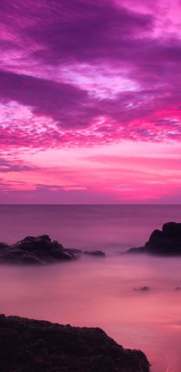 [2436x1125]晚霞 紫色 云空 大海 岩石 苹果手机壁纸图片