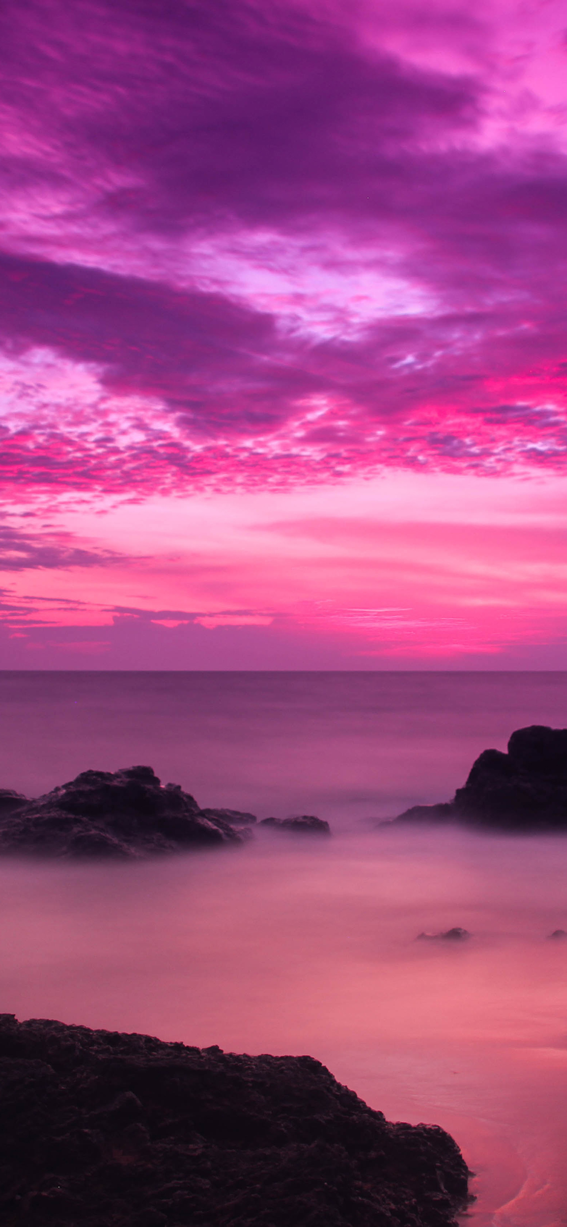 [2436×1125]晚霞 紫色 云空 大海 岩石 苹果手机壁纸图片