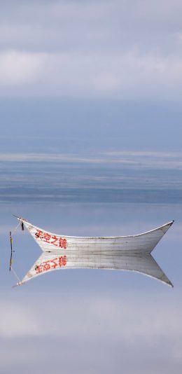 [2436x1125]景点 湖泊 倒映 船只 天空之镜 苹果手机壁纸图片
