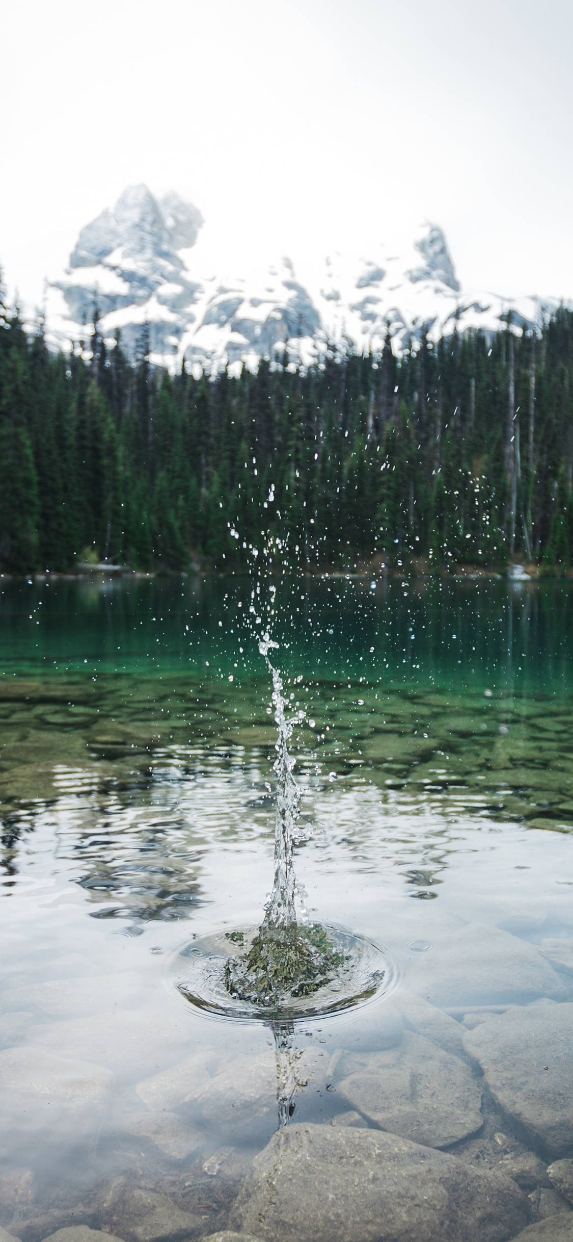 [2436×1125]景色 水花 湖水 清澈 苹果手机壁纸图片
