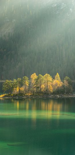 [2436x1125]景色 湖水 小岛 树木 苹果手机壁纸图片