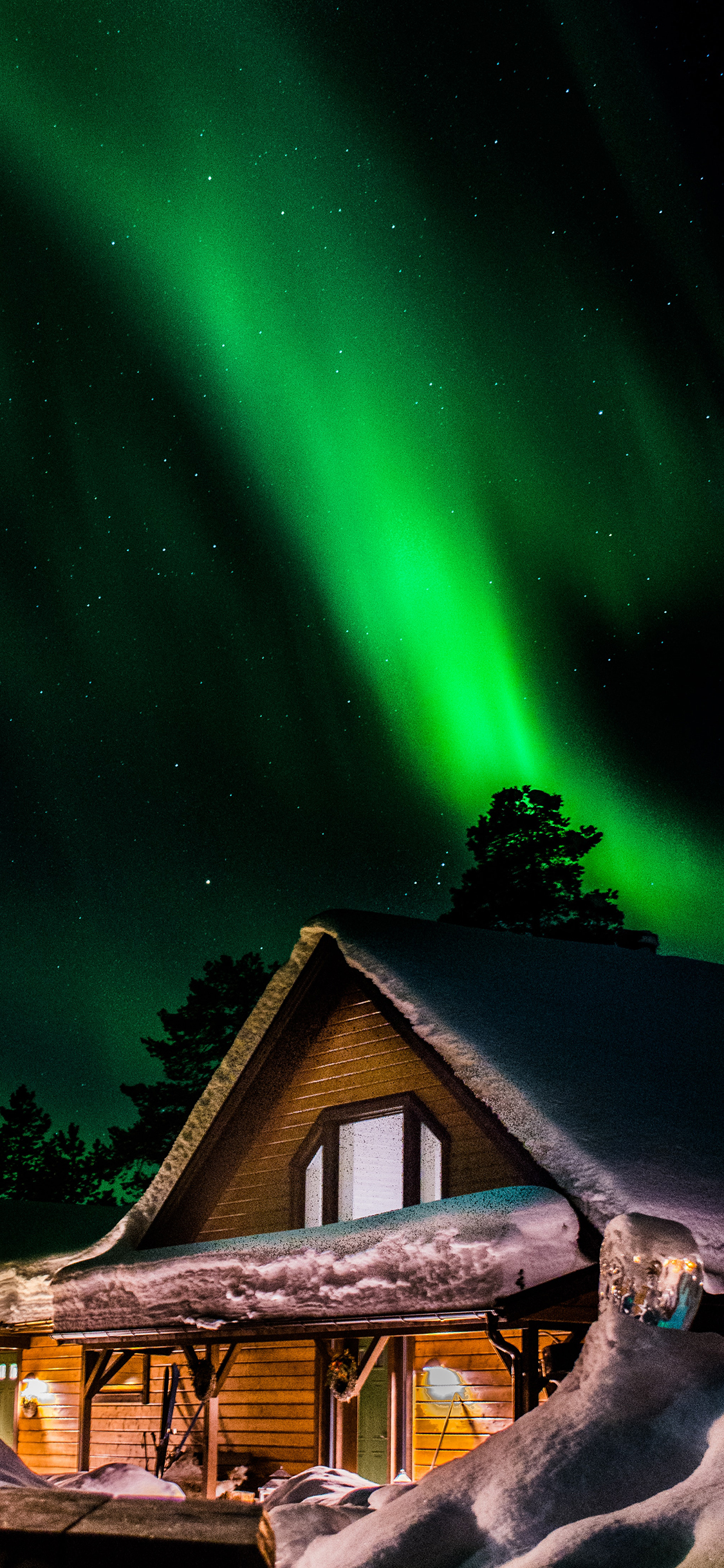 [2436×1125]木屋 夜景 极光 绿光 苹果手机壁纸图片