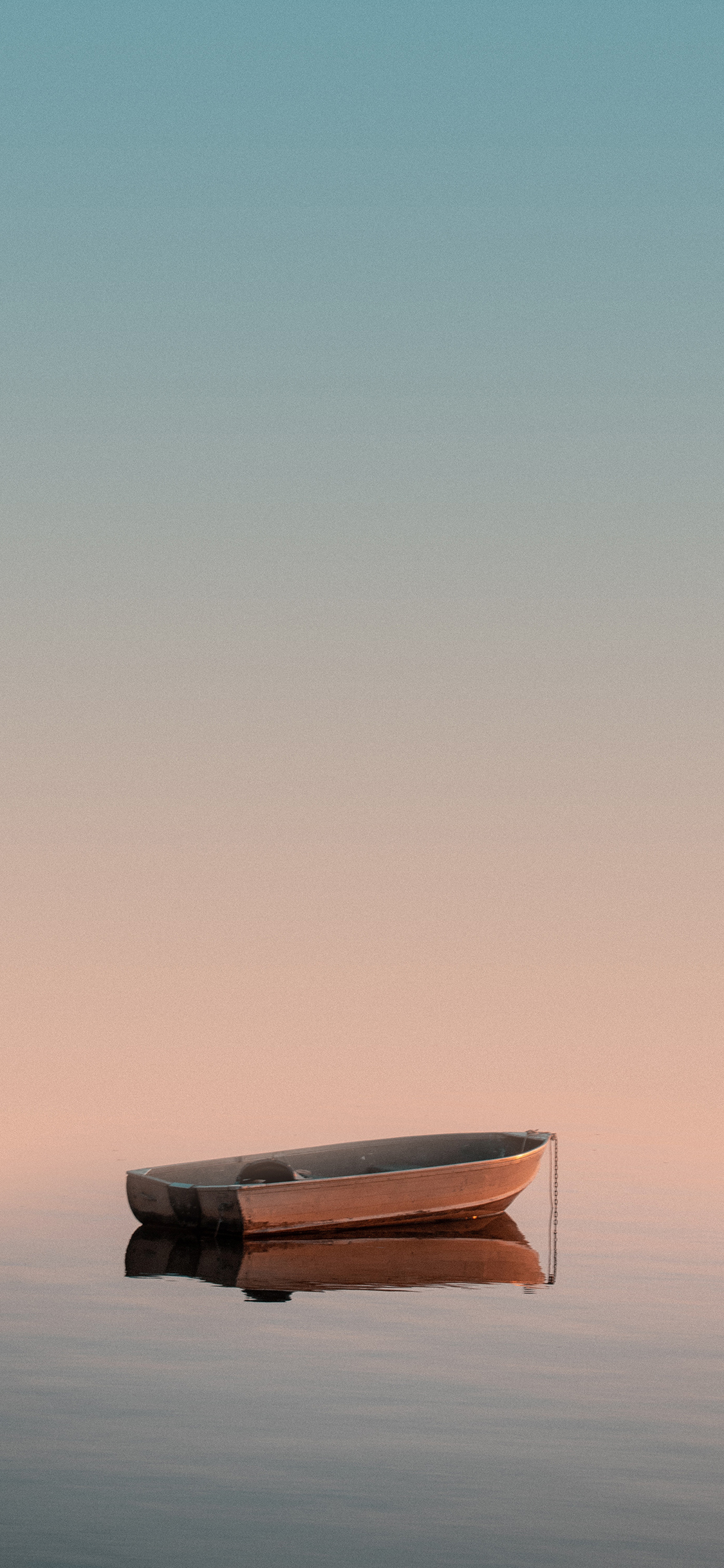 [2436×1125]木船 水面 渐变 湖面 苹果手机壁纸图片