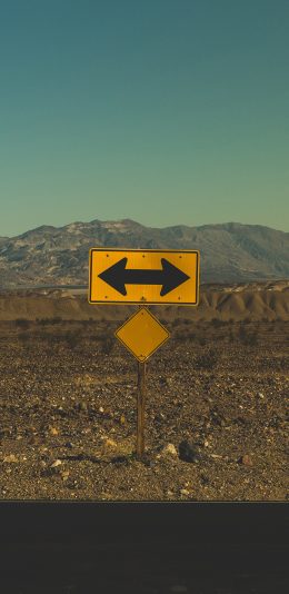 [2436x1125]标志 箭头 公路 黄色 方向 路牌 苹果手机壁纸图片
