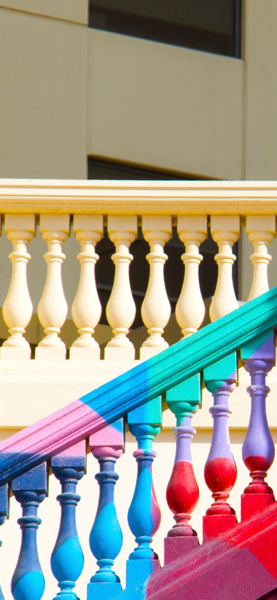 [2436×1125]楼梯 护栏 色彩 装饰 苹果手机壁纸图片