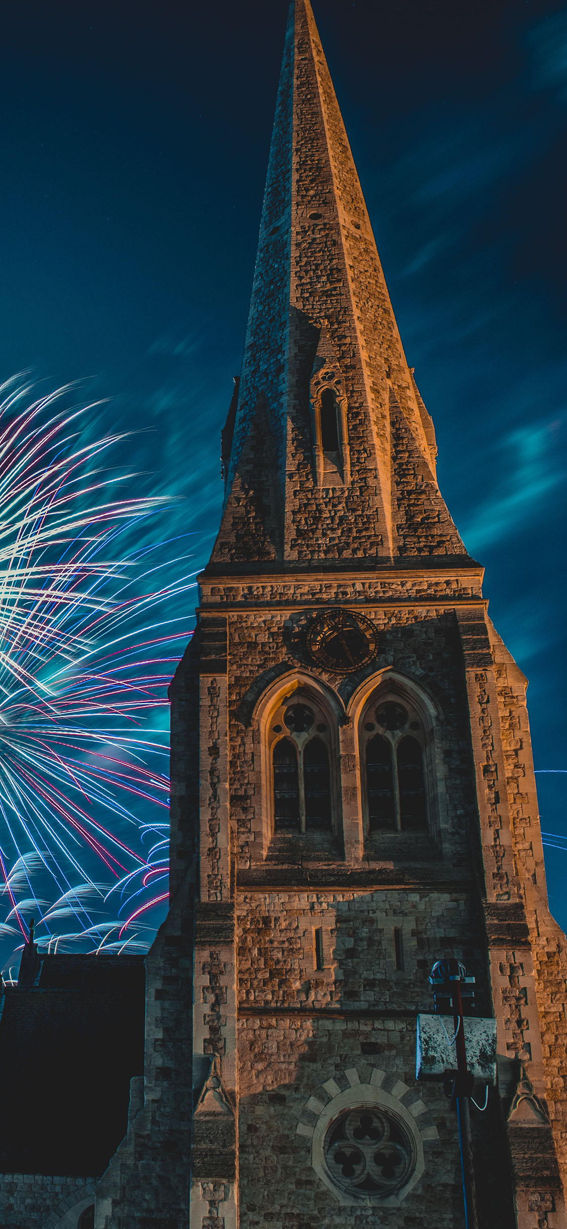 [2436×1125]欧式建筑 城堡 烟花 苹果手机壁纸图片