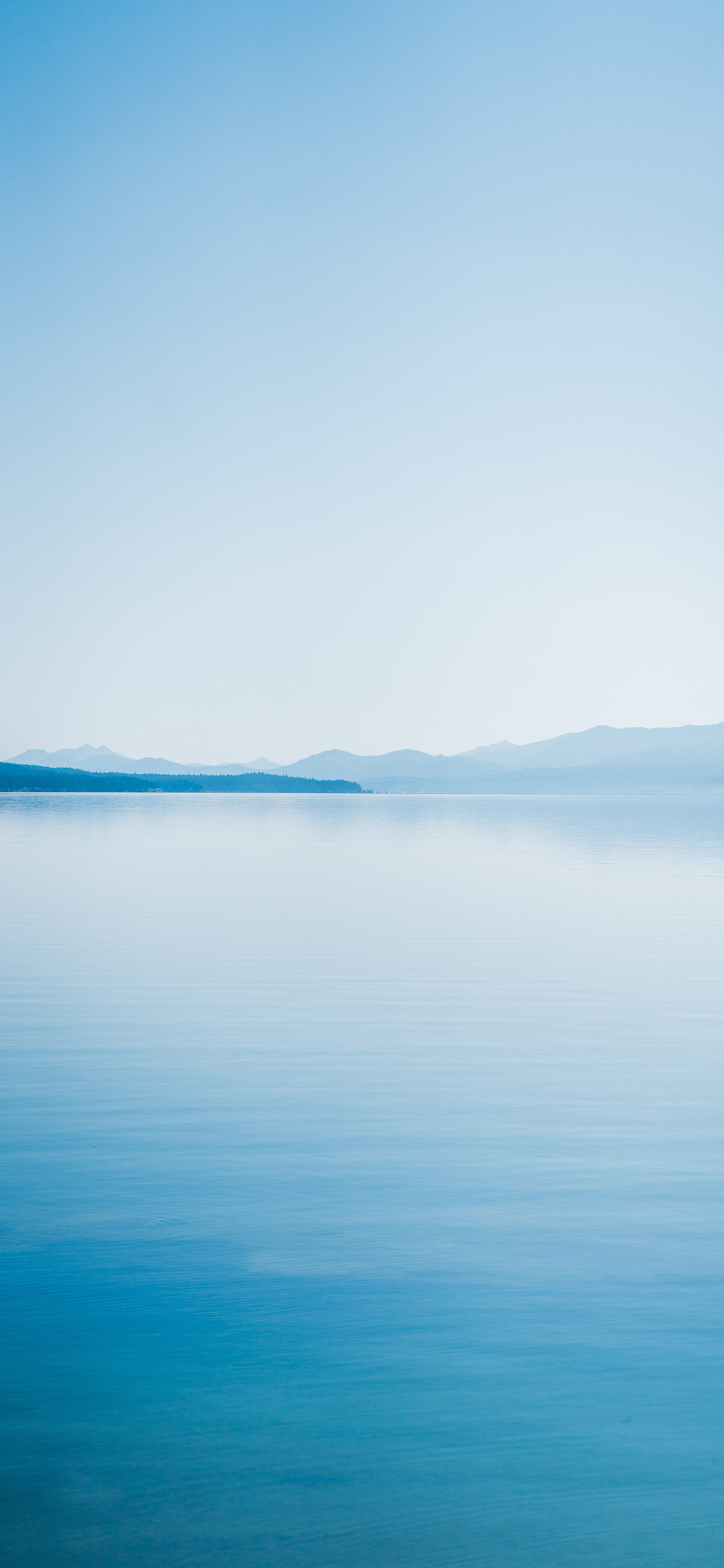 [2436×1125]水天一线 湖水 蔚蓝 唯美 苹果手机壁纸图片