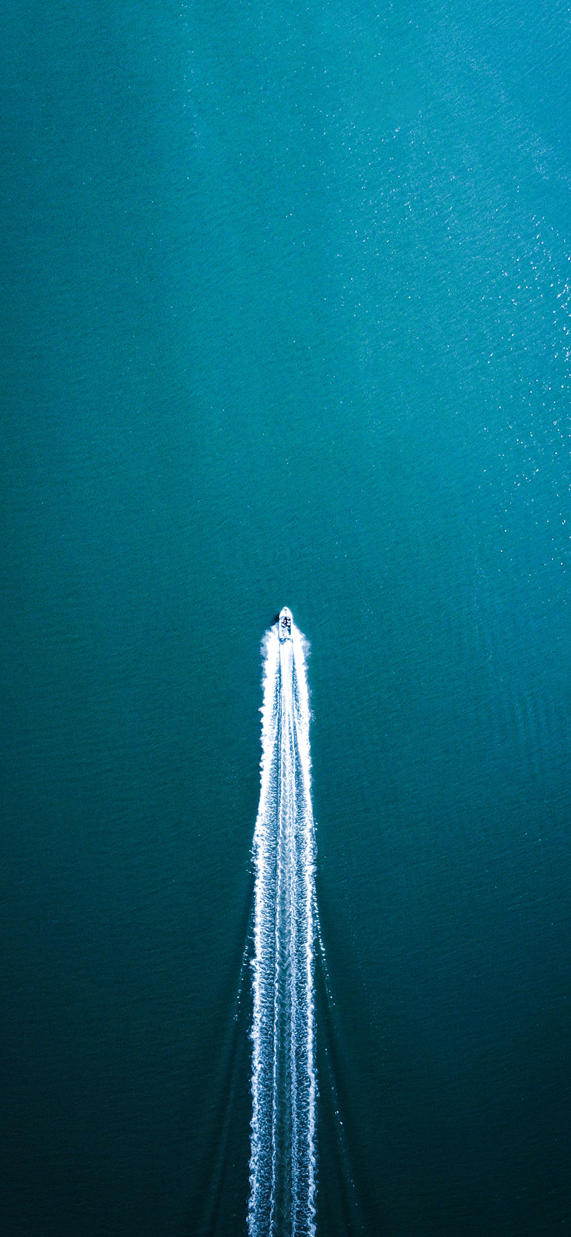 [2436×1125]汽艇 大海 浪花 波浪 苹果手机壁纸图片