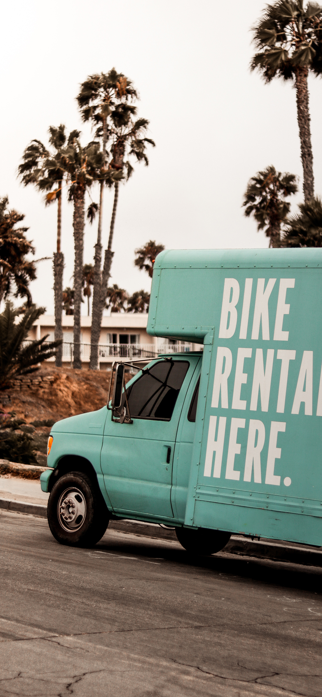 [2436×1125]汽车 道路  货车 运输 苹果手机壁纸图片