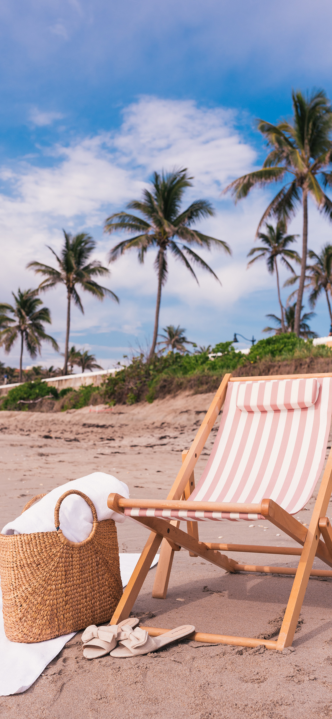 [2436×1125]沙滩 休闲 度假 蓝天 苹果手机壁纸图片