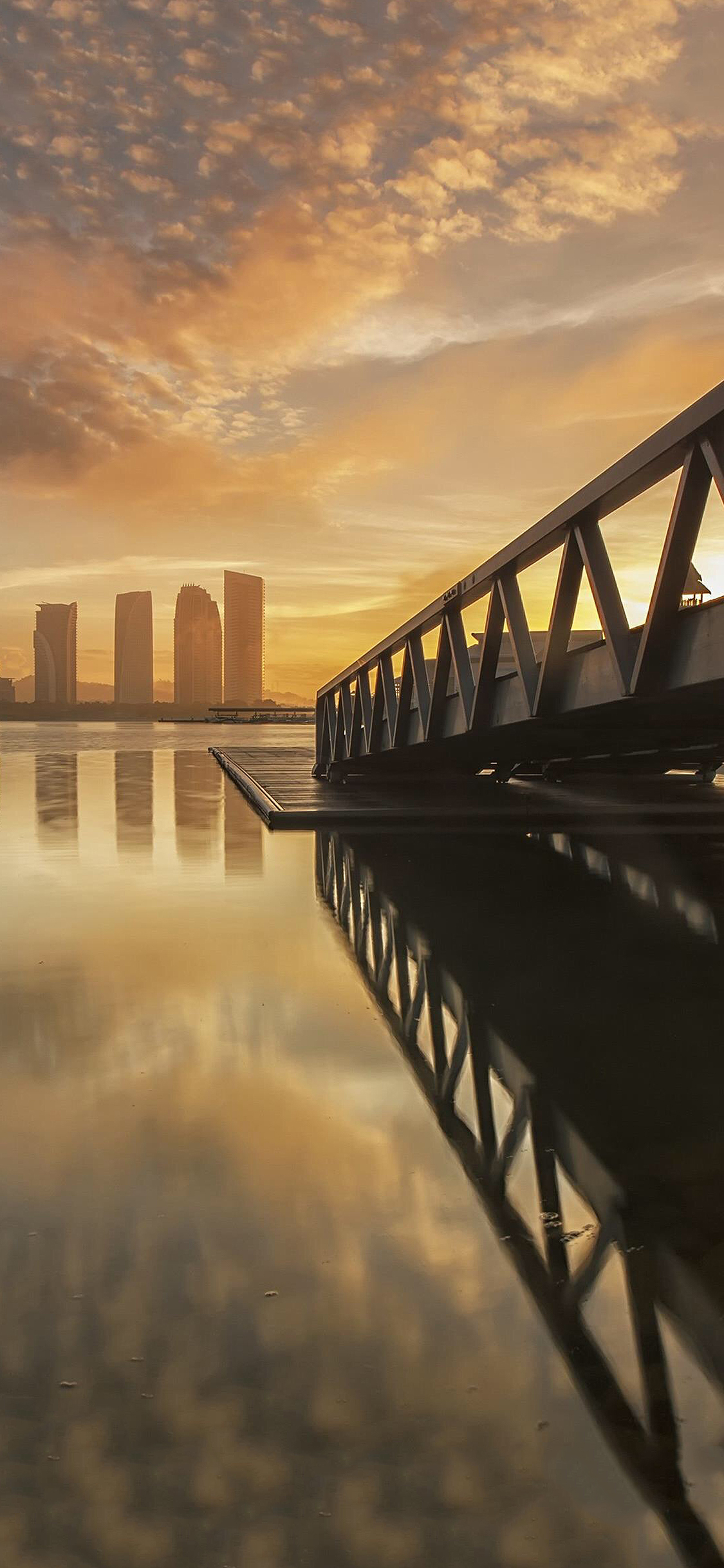 [2436×1125]河岸边 码头 晚霞 傍晚 苹果手机壁纸图片