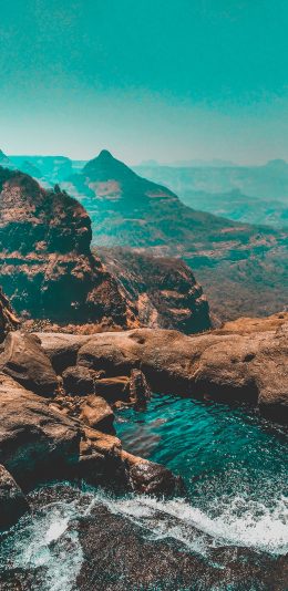 [2436x1125]泉水 高处 山水 天空 苹果手机壁纸图片