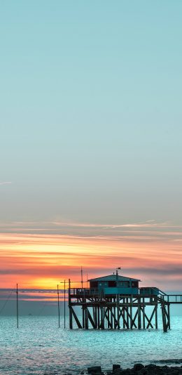 [2436x1125]海 日落 黄昏 地平线 木屋 栈道 苹果手机壁纸图片