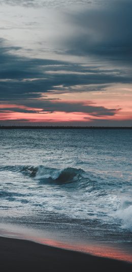 [2436x1125]海岸 夕阳 海浪 云层 苹果手机壁纸图片