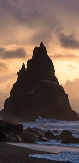 [2436x1125]海岸 天空 夕阳 山体 海水 苹果手机壁纸图片