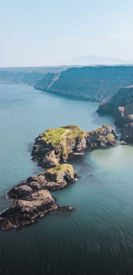 [2436x1125]海岸 岛屿 大海 礁石 苹果手机壁纸图片