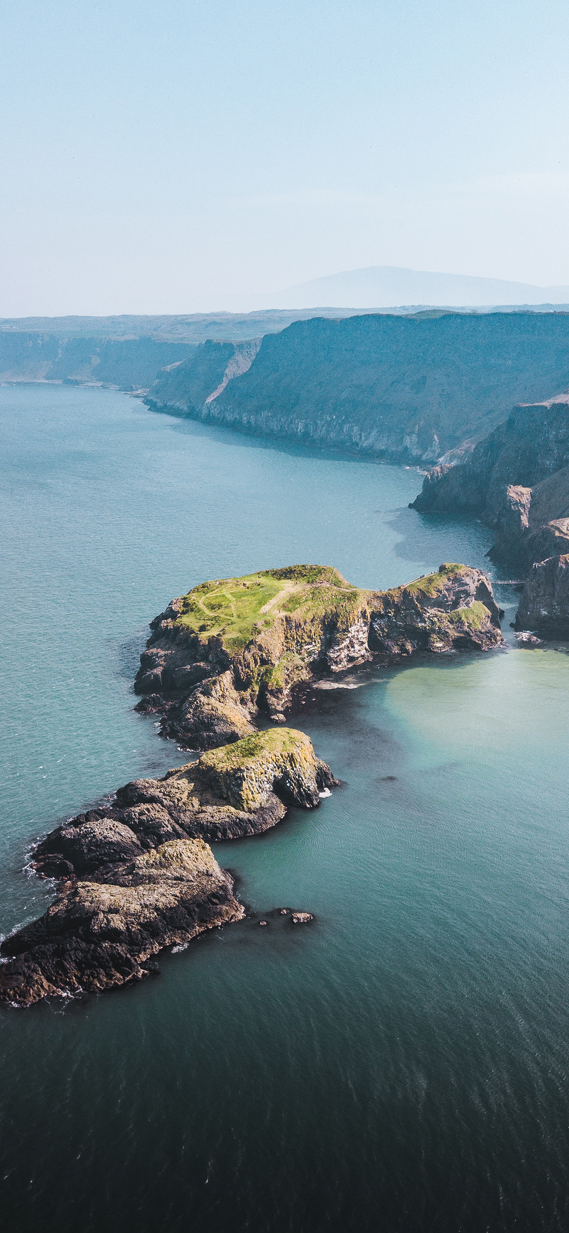 [2436×1125]海岸 岛屿 大海 礁石 苹果手机壁纸图片