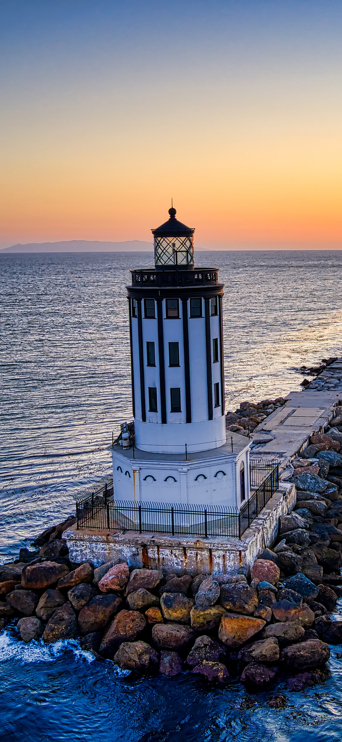 [2436×1125]海岸 建筑 灯塔 信号塔 苹果手机壁纸图片