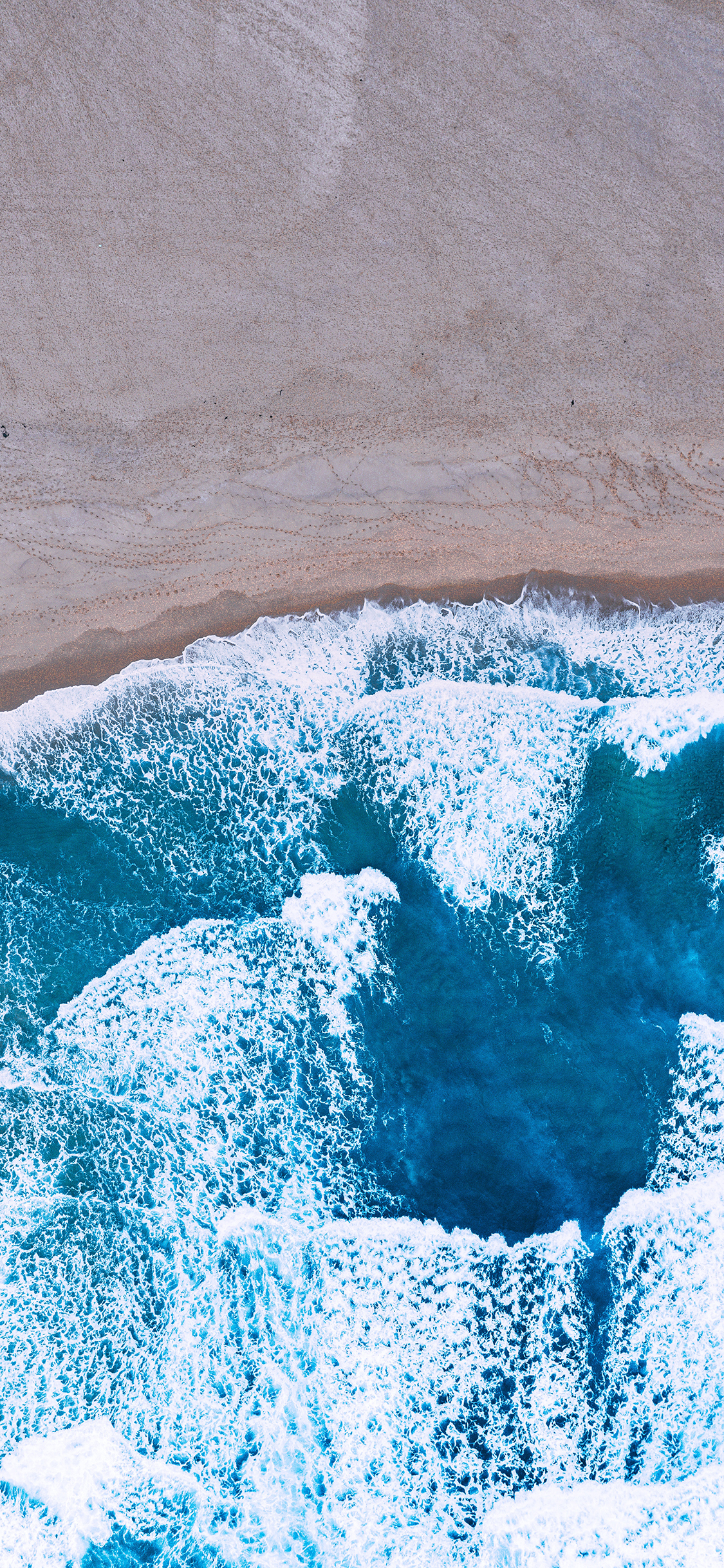 [2436×1125]海岸 沙滩 海浪 俯拍 苹果手机壁纸图片
