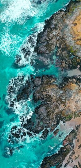 [2436x1125]海岸 海峡 海浪 礁石 苹果手机壁纸图片