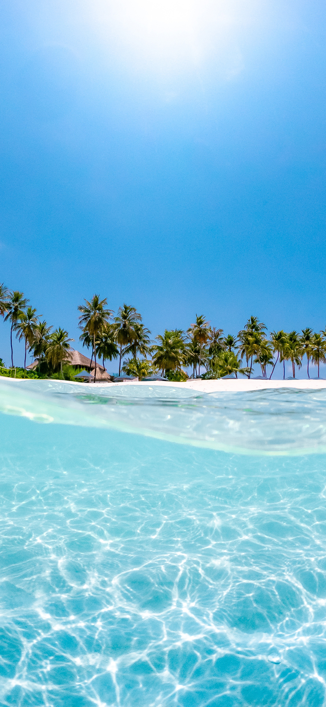 [2436×1125]海岸 海水 清澈 度假 碧海蓝天 苹果手机壁纸图片