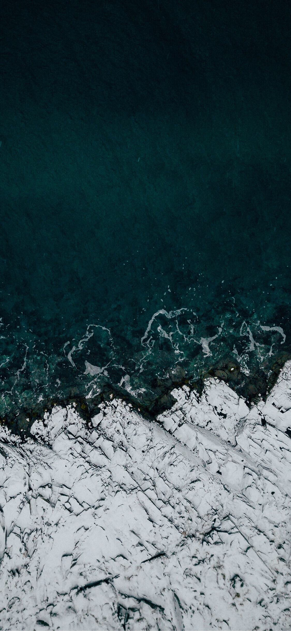 [2436×1125]海岸 海浪 石头 大海 苹果手机壁纸图片