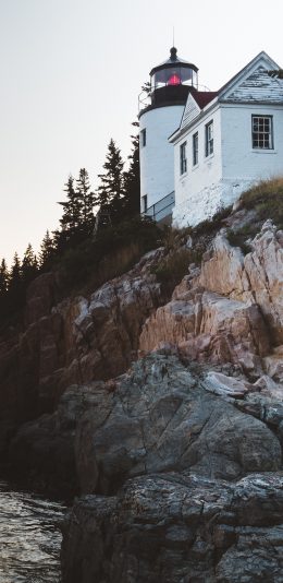 [2436x1125]海岸 海边 礁石 房屋 建筑 苹果手机壁纸图片