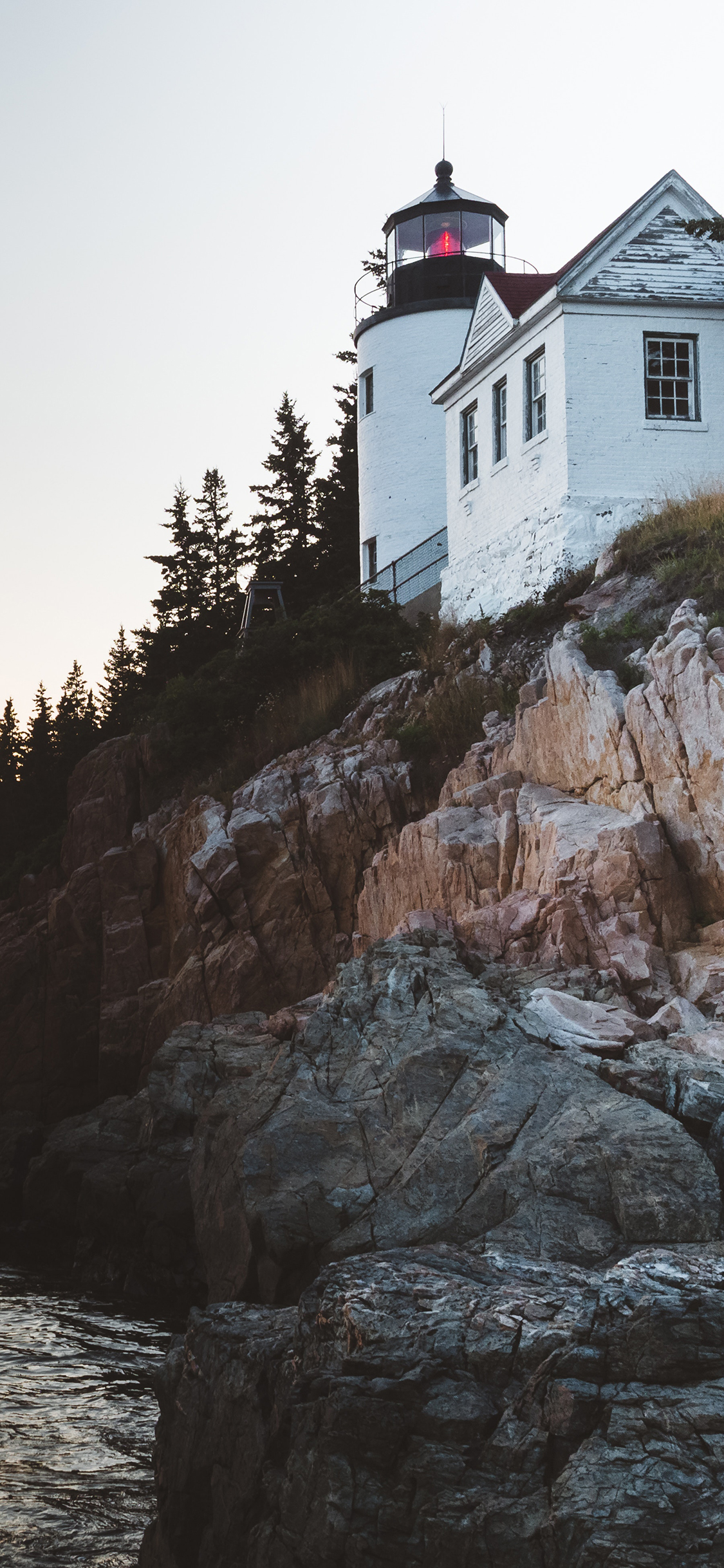 [2436×1125]海岸 海边 礁石 房屋 建筑 苹果手机壁纸图片