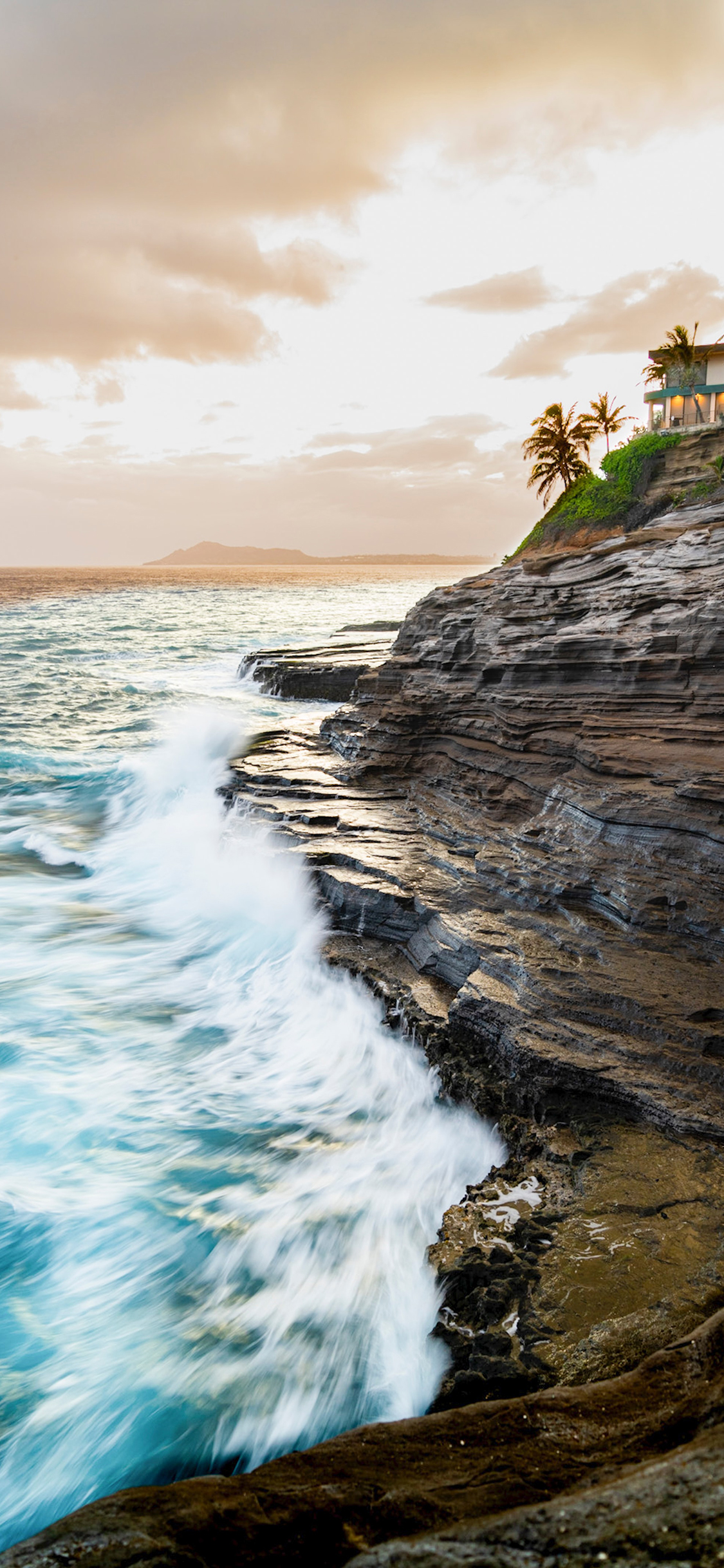 [2436×1125]海岸 礁石 峭壁 海浪 苹果手机壁纸图片