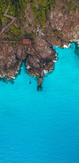 [2436x1125]海岸 礁石 道路 俯拍 苹果手机壁纸图片