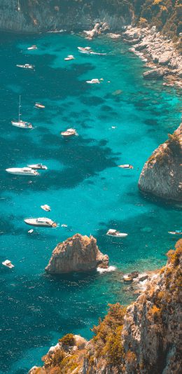 [2436x1125]海峡 山峰 轮船 海水 苹果手机壁纸图片