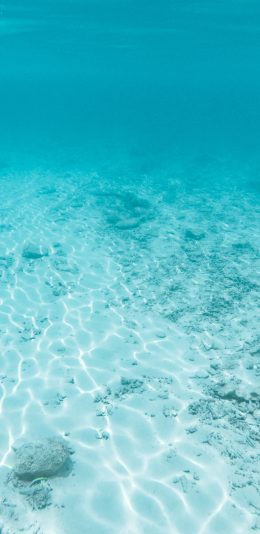 [2436x1125]海底 海水 清澈 波光粼粼 苹果手机壁纸图片