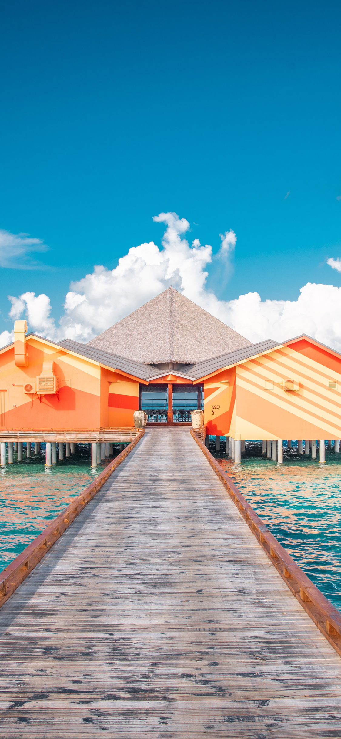 [2436×1125]海景 度假屋 蓝天白云 休闲 苹果手机壁纸图片