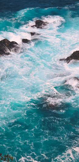 [2436x1125]海水 大海 礁石 浪花 苹果手机壁纸图片