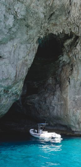 [2436x1125]海水 行驶 船只 石岩 苹果手机壁纸图片